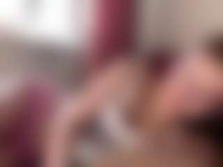 Live cam show with Sophie - Public Mature on livesuperchat.net