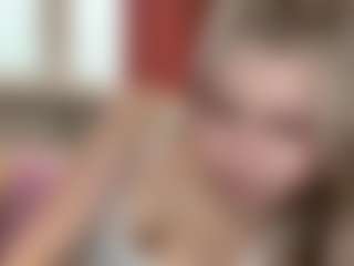 Live cam show with Sophie - Gamer Mature on Camsoda