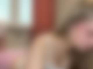 Live cam show with Sophie - Gamer Mature on Camsoda