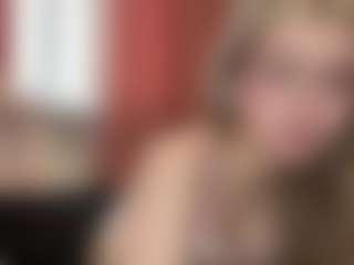 Live cam show with Sophie - Nipple Piercings on Uber Horny