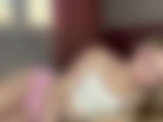 Live cam show with Sophie - Smoking on StripNow