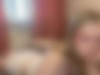 Live cam show with Sophie - College Mature on camgirlchat.live