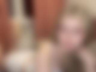 Live cam show with Sophie - Nipple Piercings on makecum.org