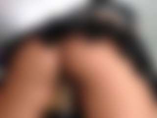 Live cam show with Elahiia - Bush on Camsoda