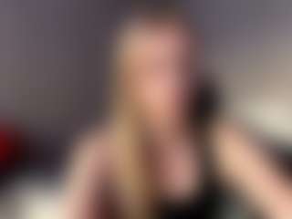 Live cam show with Bella - Average on Camsoda