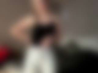Live cam show with Bella - Cowgirl on camwithhim.com