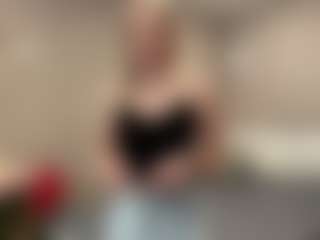 Bella's Live Sex Cam Show