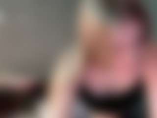 Bella's Live Sex Cam Show