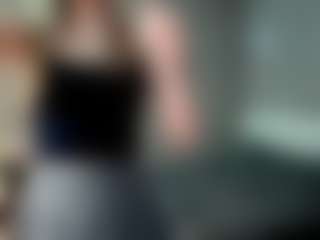 Live cam show with Bella - New Petite on CamClone