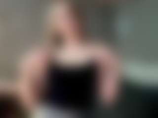 Bella's Live Sex Cam Show