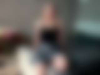 Bella's Live Sex Cam Show