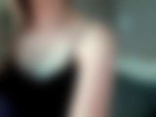 Bella's Live Sex Cam Show