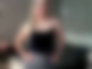 Live cam show with Bella - Solo on friskycurves.com