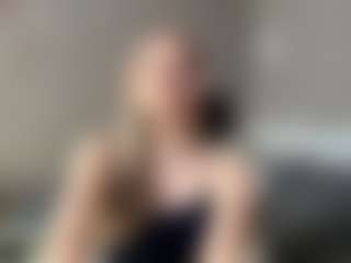 Live cam show with Bella - Bikini on Camming Site