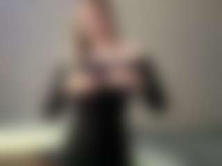 Bella's Live Sex Cam Show