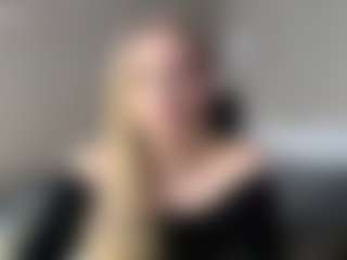 Bella's Live Sex Cam Show
