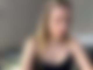 Live cam show with Bella - Public Mature on Camsoda