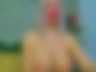 Live cam show with Sellena-Devine - Blonde Hair on StripNow