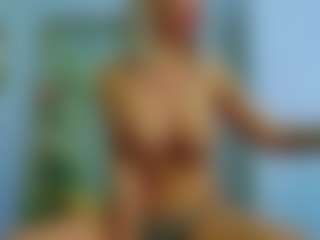 Sellena-Devine MILF webcam performer live streaming