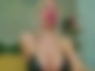 Sellena-Devine MILF webcam performer live streaming