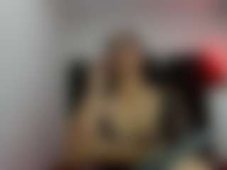 Suzan23 MILF webcam performer live streaming