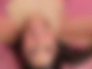 Suzan23's Live Sex Cam Show