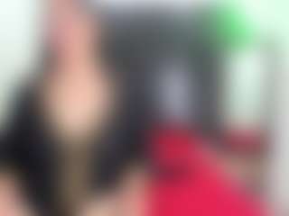 Live cam show with Suzan23 - Fingering MILF on Lustler
