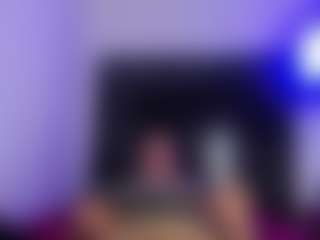 Suzan23 MILF webcam performer live streaming