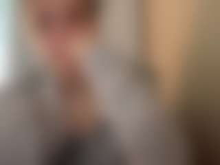 Live cam show with GlendoraDelmastro - Oil on SmokeAndPoke
