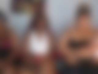 DarkBerry92 MILF webcam performer live streaming