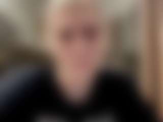 Live cam show with EllaBloom - Smoking on madthumbs