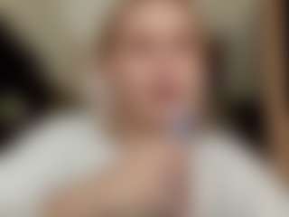 Show live cam dengan EllaBloom - New Big Tits di Camsoda