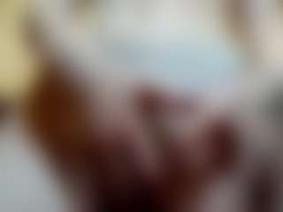 Live cam show with LesliWoolum - Bedroom Teen (18+) on CamwithHer