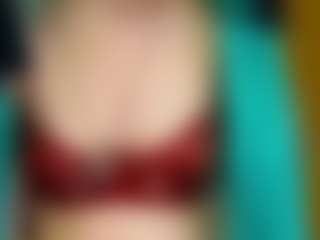 Live cam show with LesliWoolum - Skinny on WildCum