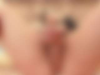 Live cam show with Majo-Roose - Shaved Pussy on Camsoda