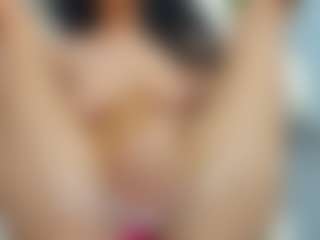 Live cam show with AlyssaElla - College Curvy on AdultVida.com