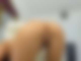Live cam show with AlyssaElla - Fingering on Camsoda