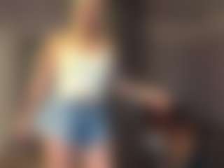 Live cam show with AnikaBolner - Solo on Milf Play