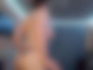 Live cam show with Polly - Upskirt on TeamSkeetLive