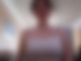 Live cam show with Polly - Milk on AdultVida.com