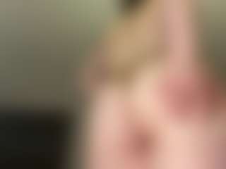 Live cam show with Polly - Camel Toe on CamwithHer