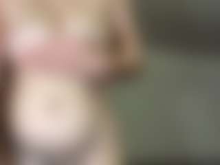 Live cam show with Polly - Shaved Pussy on Hubzter Live