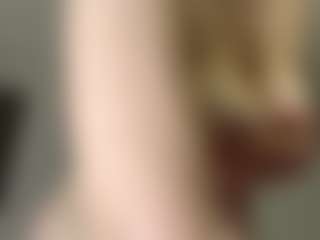 Live cam show with Polly - Shaved on AdultVida.com