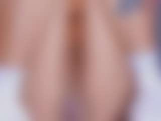 Live cam show with MelyTaylor - Fingering on StripNow