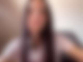 Live cam show with ErmelindaMerck - New Shaved Pussy on Uber Horny