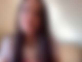 Live cam show with ErmelindaMerck - New Petite on livesuperchat.net