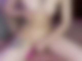 Live cam show with ErmelindaMerck - Body Massage on Camsoda