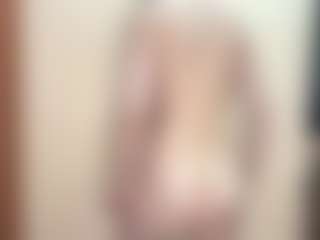 Live cam show with ErmelindaMerck - Latina Teen (18+) on Streamer API