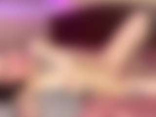 Live cam show with ErmelindaMerck - Bedroom on Dolls Live