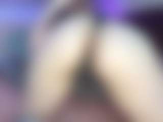 Live cam show with ErmelindaMerck - Butt Plug on xDating